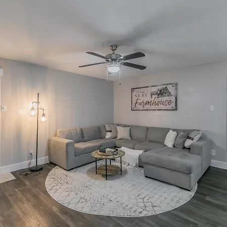 Cozy 2Br Farmhouse Apt - Sleeps 8 - Free Parking! Arlington Exterior photo