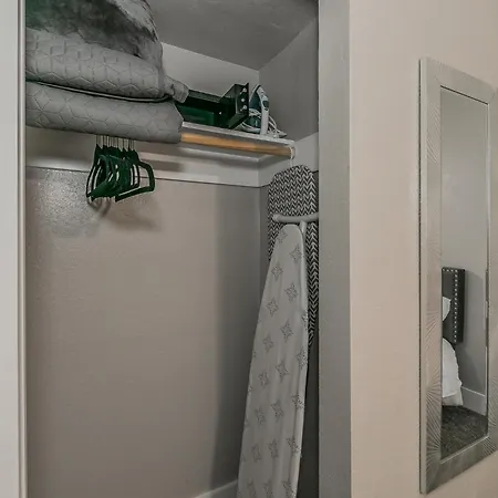 Cozy 2Br Farmhouse Apt - Sleeps 8 - Free Parking! Arlington Exterior photo