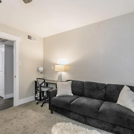 Cozy 2Br Farmhouse Apt - Sleeps 8 - Free Parking! Arlington Exterior photo