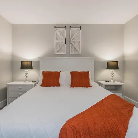 Cozy 2Br Farmhouse Apt - Sleeps 8 - Free Parking! Arlington Exterior photo
