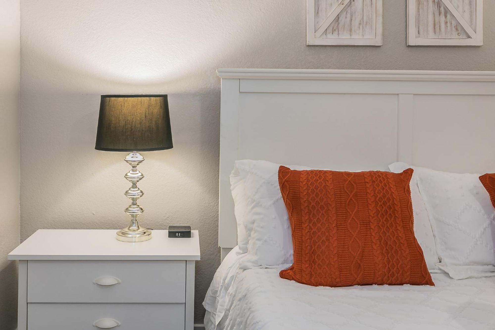 Cozy 2br - Sleeps 8 - Free Parking! Apartamento Arlington