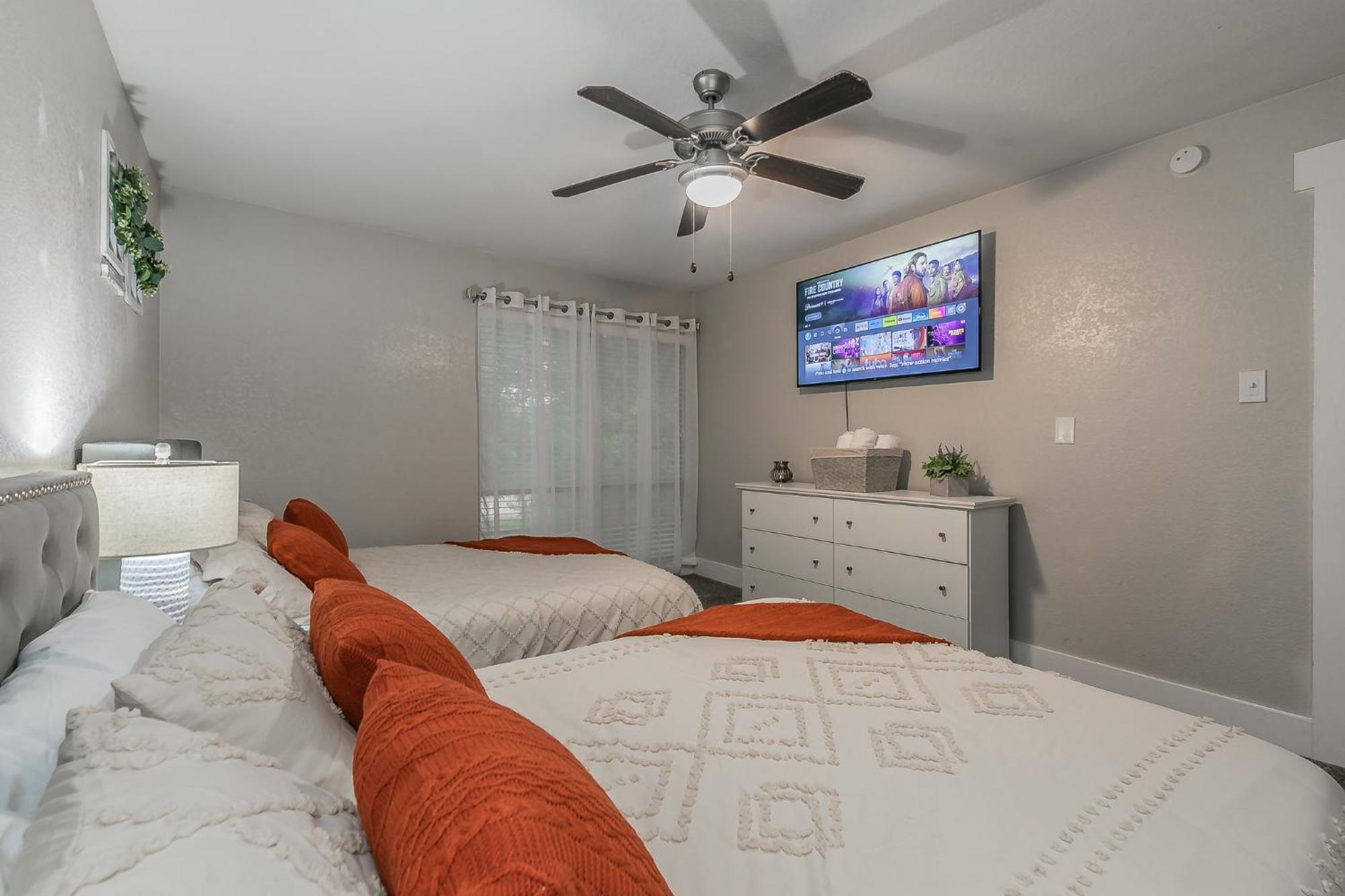 Cozy 2br - Sleeps 8 - Free Parking! Apartamento *