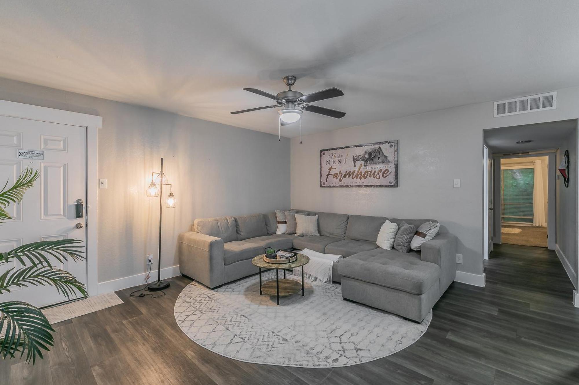 Apartment Cozy 2br - Sleeps 8 - Free Parking! Arlington