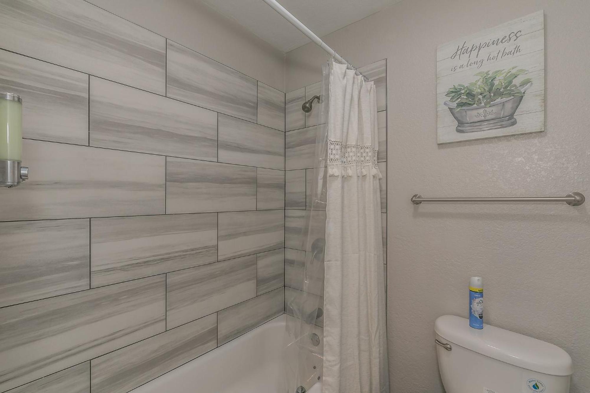 Cozy 2br - Sleeps 8 - Free Parking! Apartamento Arlington